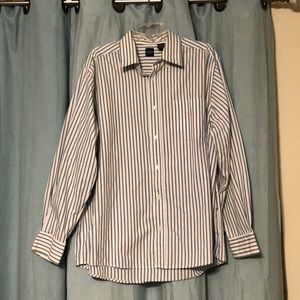 Men’s classic button down shirt